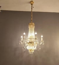 ثريات عدد 6 الثرية متكونه من 26 قطعه  مثل ما موضحه بالصورة سعر الثريه ...