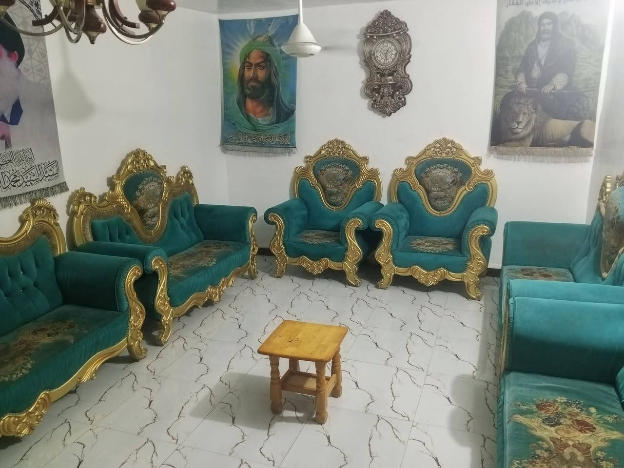 سلام عليكم عندي  تخم للبيع 14مقعد ما مصلحة  مكاني الديوانية السعر 550 وبي مجال بسيط رقم ***********
