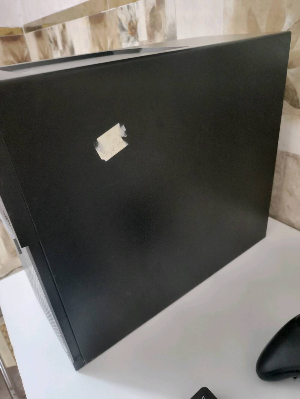السلام عليكم حاسبة للبيع المواصفات
كارت شاشة rx550 نسخة xfx 
المعالج i7 جيل الثالث
رامات 16من هايبر اكس
التخزين ssd256+hhd 1TB
الملحقات كيبل hd كيبل باور ماوس كيبورد ماوس باد قطعة وايفاي شاشة حجم 17 وجوستك توصيل ماعندي تجي تفحص وتاخذ السعر 325