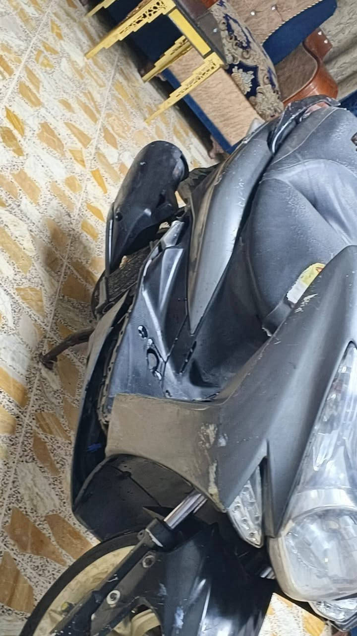 للبيع ماجسته s دراجه كلها بلاديه كهرباء كلها شغاله ستان كهربائي مكينه ناعمه كلش بها شلعه تخبل معدلها حلو بيها لايت زنون  نقصها بس ترايش السعر 650 بيها مجال اتصل وتدلل عنوان بغداد حي النصر ***********
