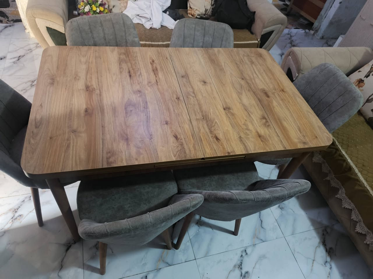ميز طعام • يتكبر ويزغر • نظيف ٩٥٪