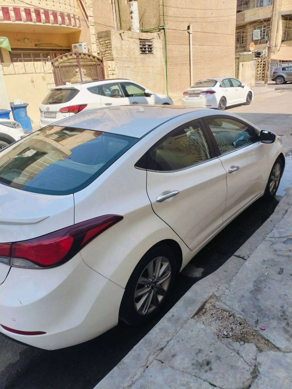 السلام عليكم النترا 2016 مسجلة 2015 محرك 1800 خليجي رقم بغداد باسمي تحكم جهتين فتحه تبريد قطعتين 
بيها جاملغ امامي الصدر مصبوغ وباب الصدر بارد زغير باب خلف الصدر صبغ وخمس اصابع يم فتحة البانزين صبغ وبيها حالوب هم ماشيه 132 الف نظيفة مابيها اي نقص مكينة حدادية تبريد تايرات كهربائيات كلها جاهزه وفيديو الضربه الي نصبغت على اثرها القطع المذكوره موجود قبل التعمير مكان السياره بغداد البلديات رقم الهاتف ***********

