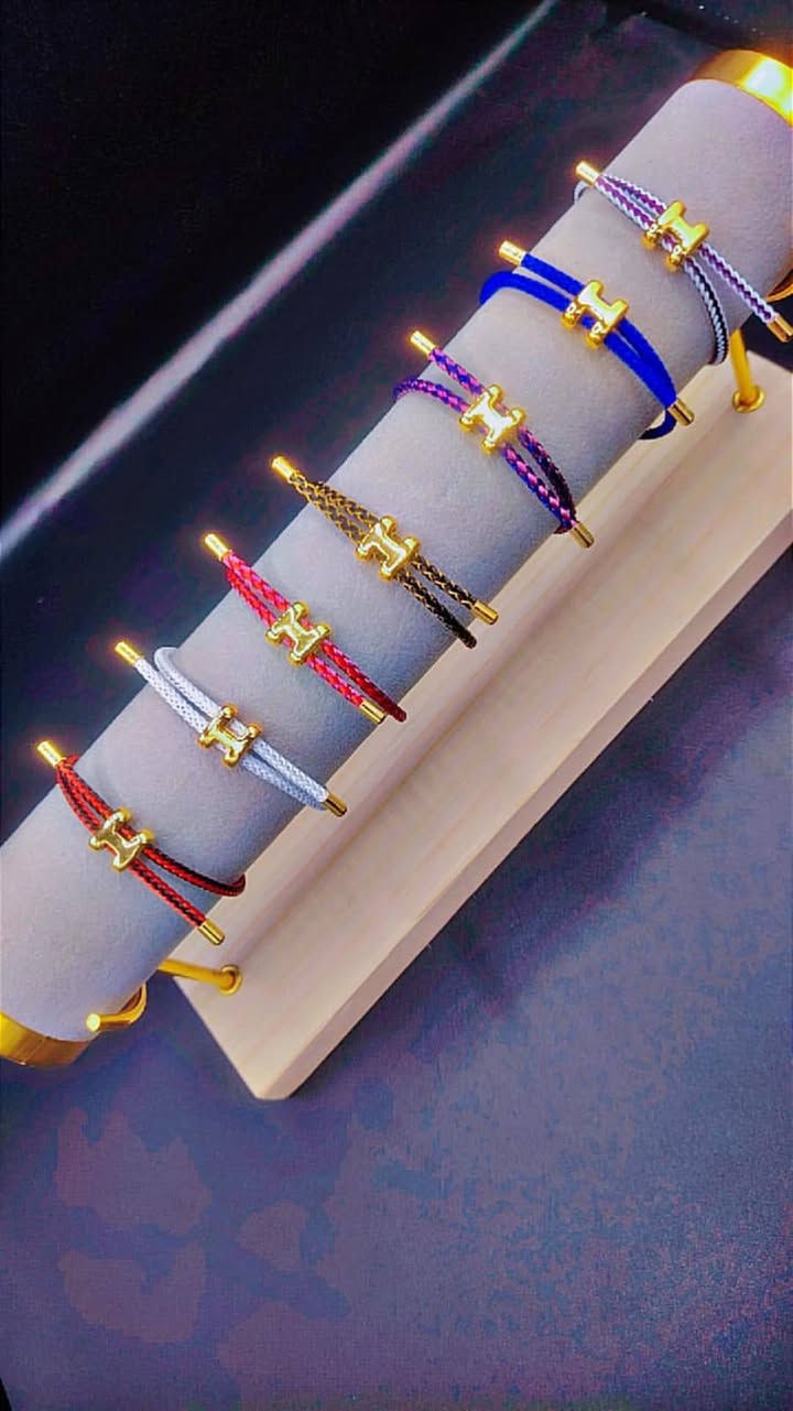 اساور هرمز متوفر جميع القطع
بكجات هدايا تنفيذ حسب الطلب
📿اكسسوارات نسائي رجال هدايا
✅️فضه صياغت اسماء وحروف حسب الطلب
✅️حفر ليزر حسب الطلب
✅️اراكيل الكتروني اراكيل عادي
✅️تجهيز هدايا حسب الطلب
✅️تتوفر خدمت توصيل جميع المحافضات 
حي العامل مجاني
 هاتف ***********
