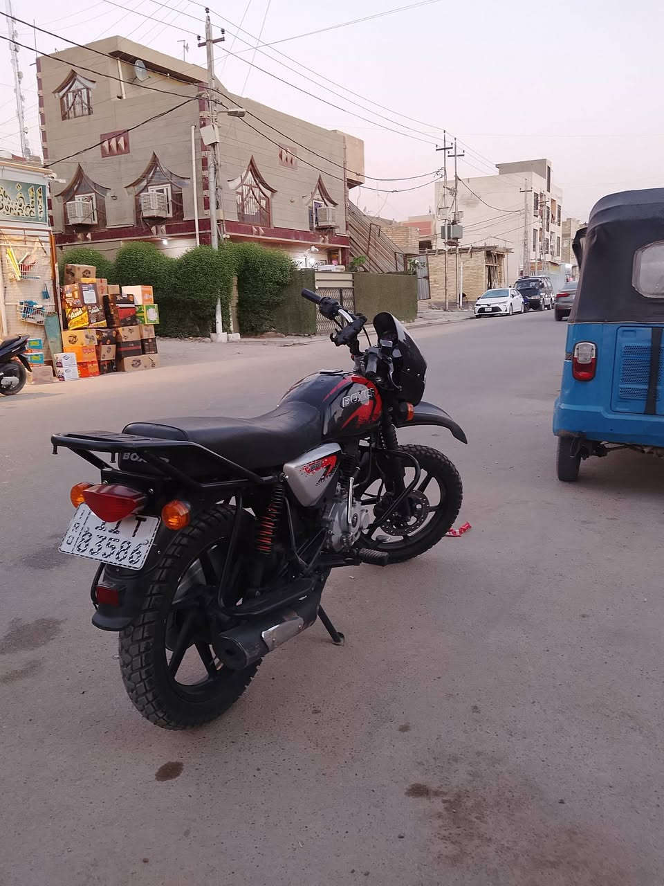سلام عليكم ورحمة الله وبركاته 

نوع  / بوكسر جبلي 🏍️
موديل / 2023 ❤️
مرقم /  بغداد بسمي 🙎
مكيناه/  ما مفتوحه🧑‍🔧
كهربايات / كلهن شغال 🕺
الدراجه / نضيفه ما ناقصها اي شي 🧑‍✈️
السعر / 2.600 مليونين وستميه 🛬
رقم الهاتف /  *********** 
وتساب /  ***********
