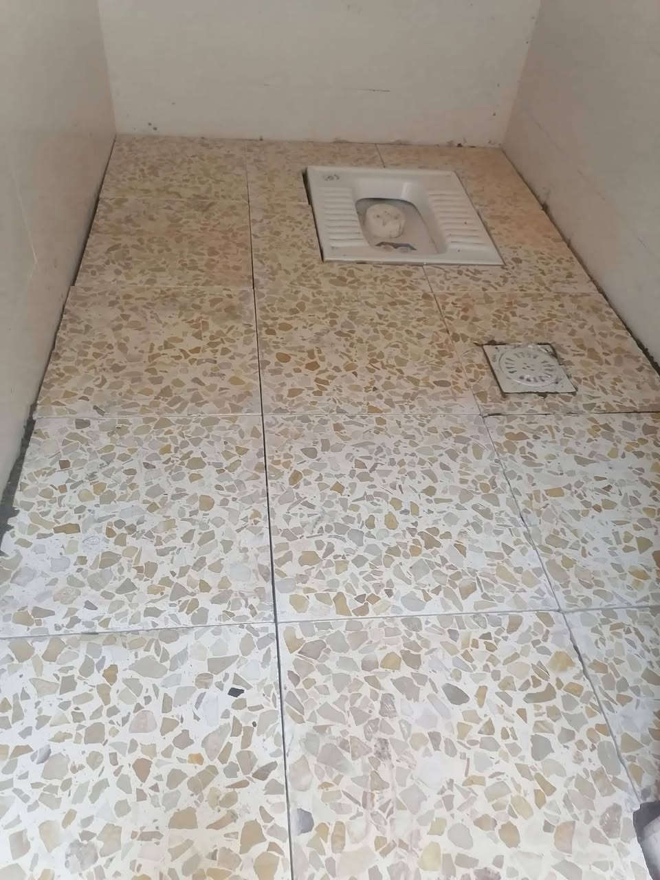 خلفه تطبيك الأرضية وجدران وبايات دراج وتراميم بيوت وتغليف الوجهات وديكورات متفرغ حالين جدران 8 ارضيات 6... ***********

نص مكتوب في الصور:
- متفرغ حالياً خلفة سيراميك شغل ممتاز سعر مناسب الالتزام بالمواعيد تصليح - ترميم واجهات -تصليح منازل ماء ومجاري - لبخ واجهات واتس أب *********** للاتصال ***********
- منشور غيرثب الثدآر