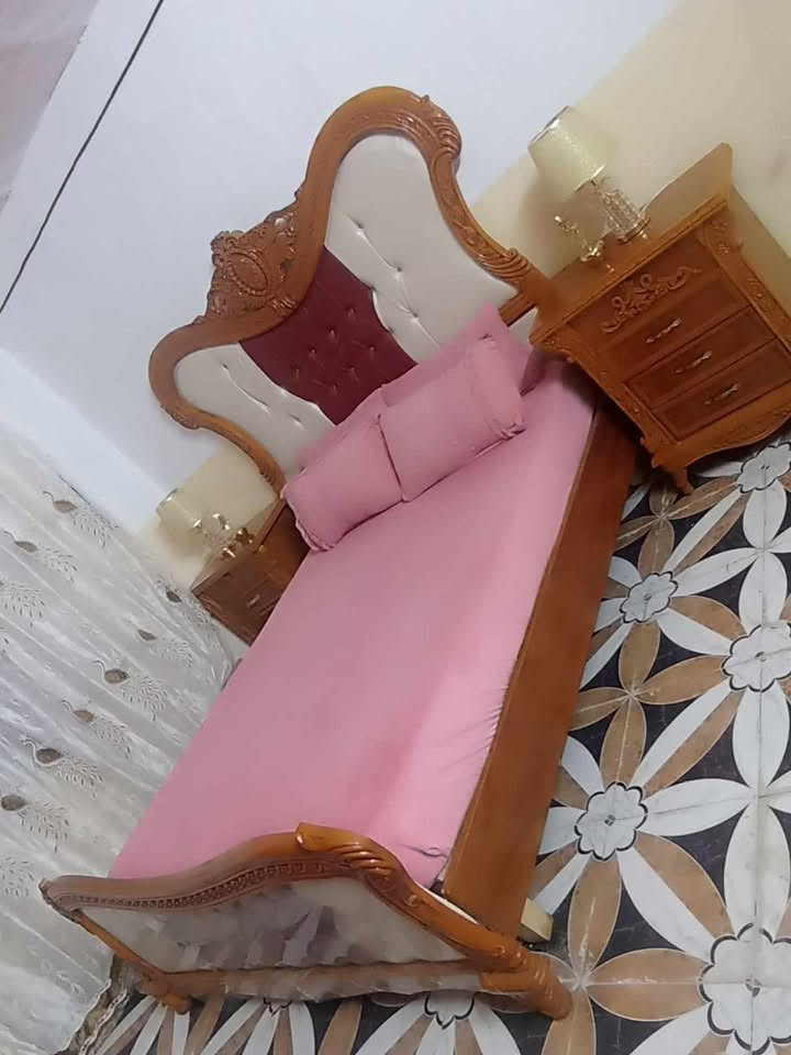 بمليون ٧٥٠  وبيها مجال قليل جديده تسكام مو سوكي نضيفه مسويها ب٣ ملايين 
خللها فقط جامه مفطوره

القاسم عنواني
***********
