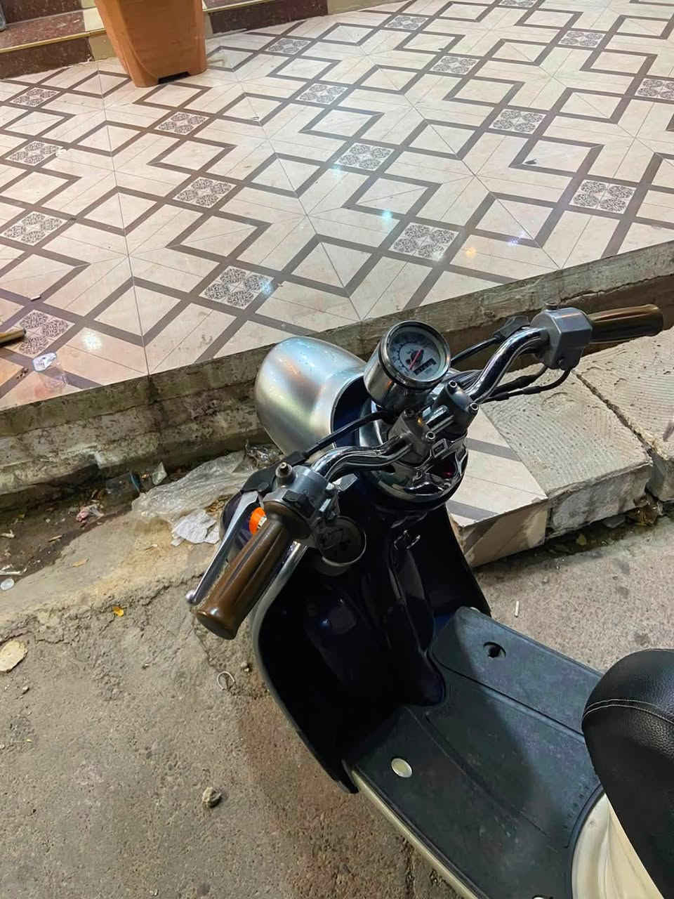 دراجە عبدالحلیم للبیع
کهربائیات کلە شغال

سلف هندر لایت اشارە بکلایت کیج بانزین کیج سرعە کلە شغال

محرك مامفتوح شرط کبس 

دراجە رمبە کلە بلادي

کابریتر بلادي کفرات بلادي

عنوان:کرکوك

سعر :580و مجال

Watsapp(***********)
