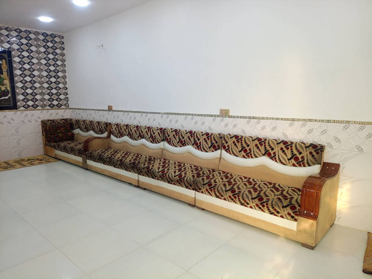 السلام عليكم ديوان للبيع عدد المقاعد ٩ 
السعر ٤٥٠ وبي مجال 
للإستفسار ***********
العنوان/ ديالى/ بني سعد
