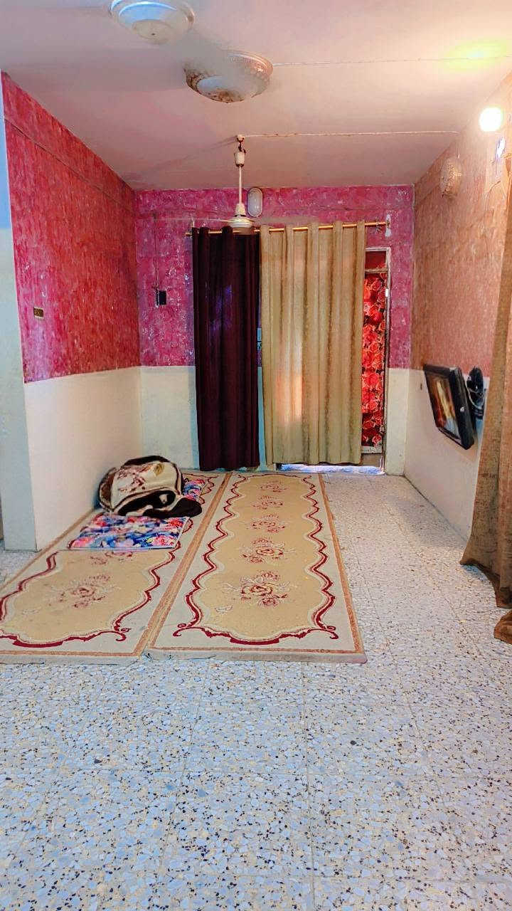 السلام عليكم 
بيت زراعي مساحة 170 متكون من غرفة وصاله وبراني ومطبخ وصحيات وممر وطارمة المكان السادة الاميال قرب مولدة سيد يعرب وقريب ع مدرسة المعراج وقريب عالولاية للبيع مستعجل وبعد وياه غراض تبقى بي مثل سبالت 2 وماطورات وسخان وتانكي مي مغسلة وبعد هيج نواعم تبقى بي ماتنشال من ضمن البيت السعر 32 وبي مجال بسيط للاتصال ***********
