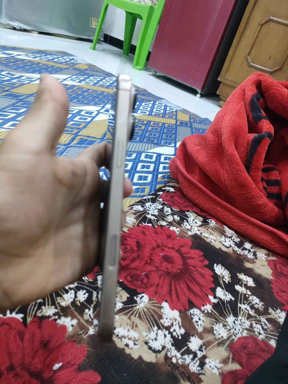 ايفون 16 برو ماكس عربي شرق اوسط كفاله من شخط بطاريه 94 كامل ملحقات سعره 1350 وبي مجال حك الجيه مكاني بصره رقم الهاتف *********** م
