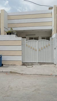 دار للبيع مساحته 100متر 5*20عنوان العبيدي حي الرئاسه قرب سكله ابو محمد...