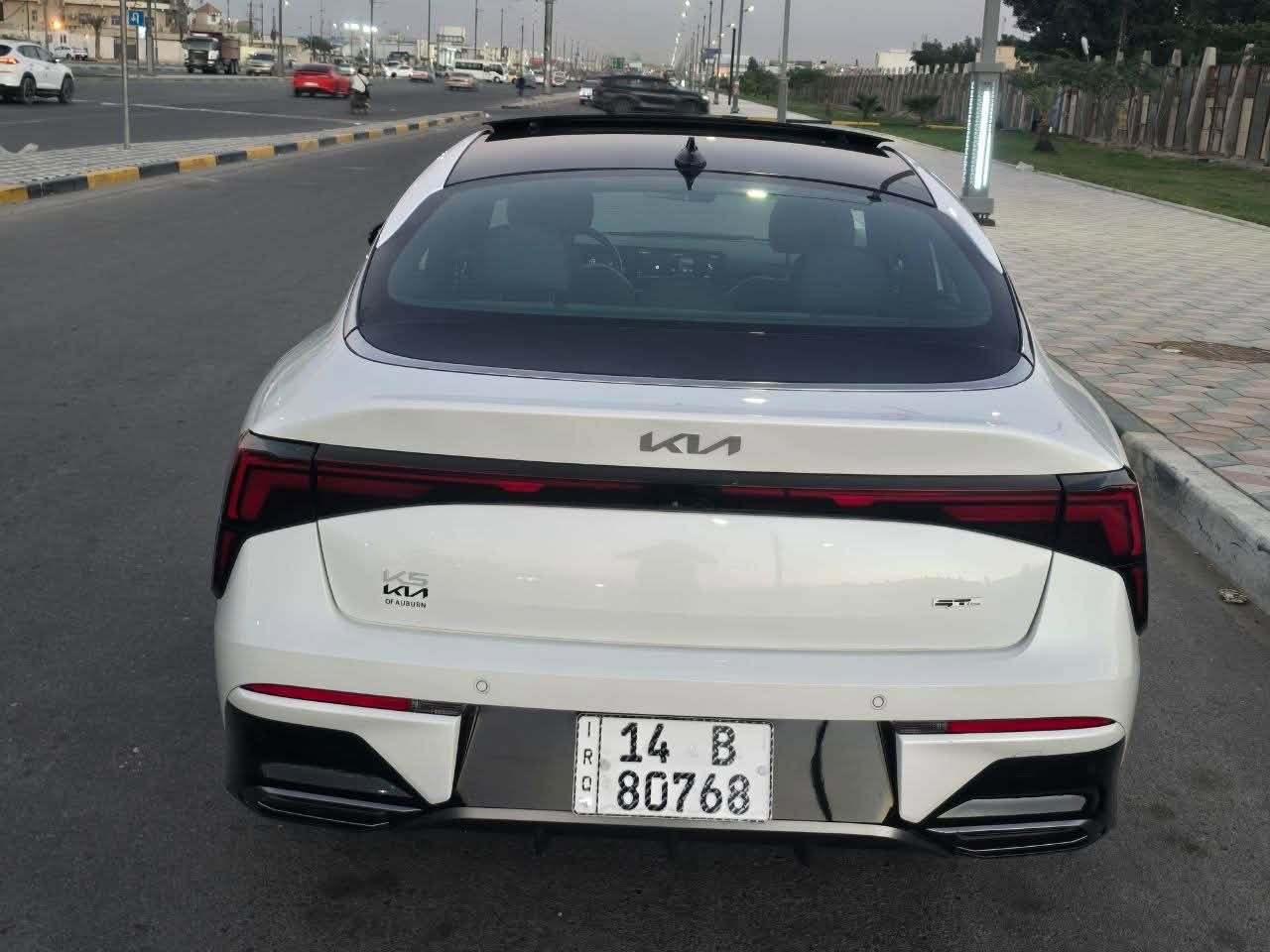K5 2025 رقم بصرة بأسمي
لون ابيض صدفي
ماشه 17
مكينة ٢٥٠٠ تنفس طبيعي 
ـ شاشتين متصلة 
ـ شاشة تدعم ابل كاربلاي واندرويد اوتو
ـ سقف بونراما 
ـ كشنات جلد 
ـ كشنات تدفئة
ـ كشن كهرباء
ـ اوتو هولد 
ـ هاند بريك دكمة
ـ شاحن لاسلكي 
ـ نقاط عمياء
ـ حساسات خلفية وأمامية 
تحديد مسار 
كروز سرعه
ـ نظام صوتي من شركة BOSE 
ـ كامرة خلفية
ـ بصمة و تشغيل عن بعد ودخول ذكي
ـ رادار امامي خلفي  
السعر 190 وبي مجال 
اي استفسار ***********
كل القطع المستبدلة اصلية تفصيخ 
بيبان 2 وجاملغ تفصيخ نفس الون ومال وارد امريكي مصبوغ فقط حافة البنيد وداير الجاملغ الخلفي بدون داخل بدون تكم فقط بيبان لا يوجد اضرار في التكم ولا في الدوسة
