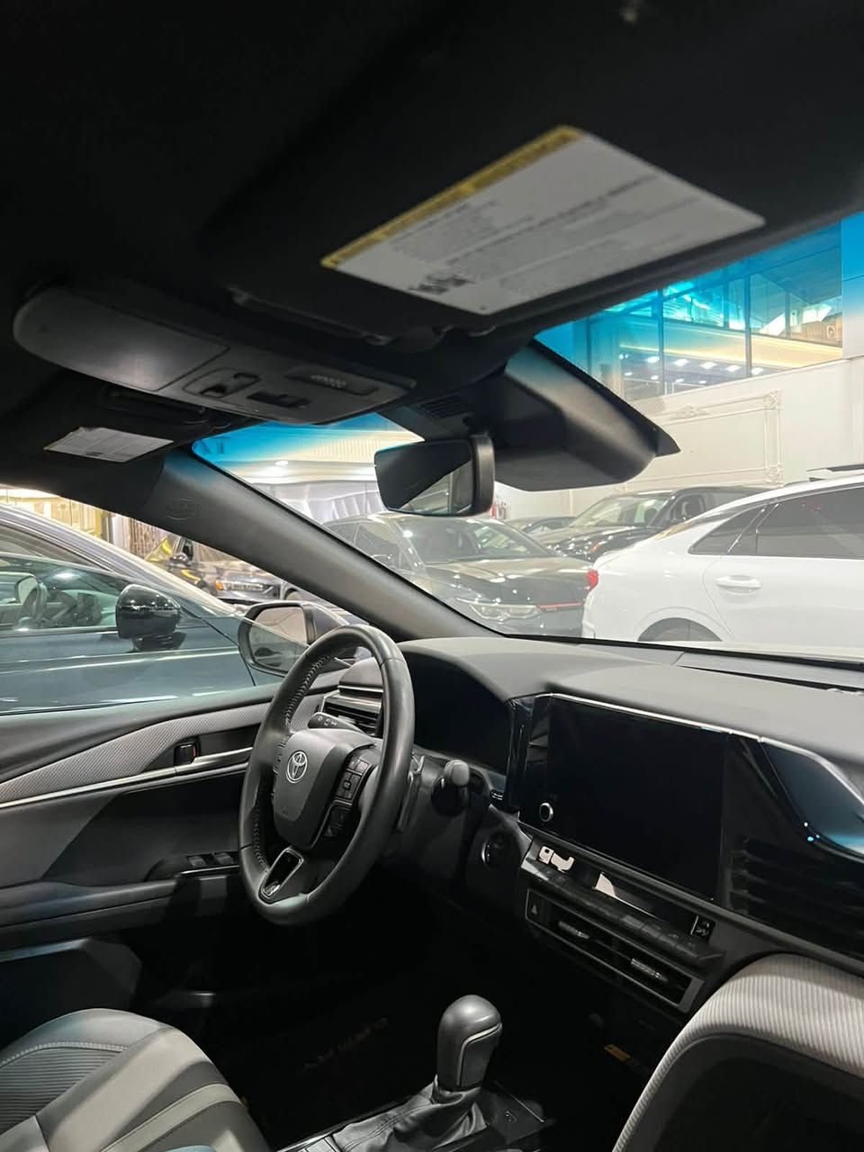 🚘 Toyota Camry SE Hybrid 2025

 دخول جديد 
رقم شاصی  4T1DAACK8SU530452
سیارە ارباکات کلها سلیمە 
ماشیە ١٣ الف مایل 
🔹 موديل 2025
🔹 فئة SE Hybrid
🔹 محرك 2.5 لتر Hybrid
🔹 قير أوتوماتيك e-CVT
🔹 دفع أمامي FWD
🔹 جنوط رياضية
🔹 شاشة متعددة الاستخدامات
🔹 كاميرا خلفية
🔹 Apple CarPlay و Android Auto
🔹 إضاءة LED
🔹 أنظمة أمان ومساعدة للسائق

🔸 السيارة بها بنيد و الجاملخ امامی الأيسر صبغ
🔸 بها تعديل بارد بالباب الأمامي والخلفي الأيسر

✅ السيارة دخول جديد
✅ تگدر تترقم إقليم
📍 السيارة موجودة بدهوك

📞 للمزيد من المعلومات
***********
