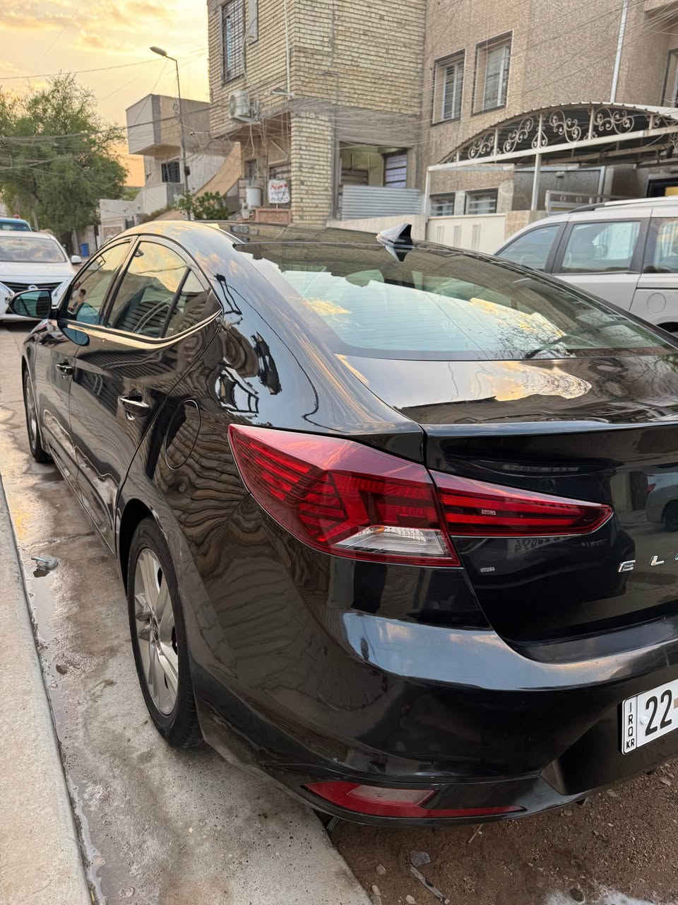 النترا 2020 للبيع 
السلام عليكم النترا موديل 2020 الممشى 62،000 ميل  مواصفاتهة (رادار امامي، رادارات مري نقطة عمياء، كاميرا) محرك 2.0 دوش كير AT مكفولات شرط. 
السيارة حادثهة موضح بالصورة بالاضافة الى طخة بالباب ممصلحهة البجم كبس برغي ممفتوح بي. 
الملاحظات الاضافية (خدوش واثار حالوب بسيطة) 
السيارة جاهزة من كلشي ناقصهة بس بولش مرتب (باتري،دسكات،اذانات 2 جديد مشدودة موبز اصلي) 
السعر 125 بدون مراوس مكاني الأعظمية.
*********** بغداد, العراق

نص مكتوب في الصور:
- Free bid history copart and iaai » Hyundai » Elantra » Hyundai Elantra Sel 2020 Black 2.0L vin: 5NPD84LF6LH573770 Hyundai Elantra Sel 2020 Black 2.0L vin: 5NPD84LF6LH573770 Final bid: $7075 Auction: IAAI ON APPROVAL Lot number: 28502712 Date of sale: 21.09.2020 Year: 2020 VIN: 5NPD84LF6LH573770 Condition: Run and Drive Engine: 2.0L DOHC 16V 4-CYLINDER Mileage: 16212 miles (Actual)