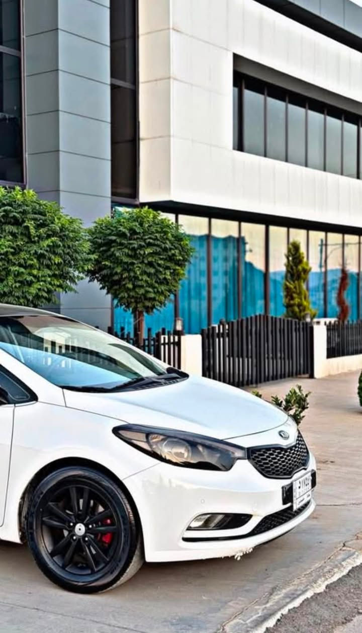 سەرەتا بەناوی خوا {kia k3 } 2013 سەیارەکە بڕاوەیە فولە بەس سڵاید نیە کوشن هیتەرو خەزن و کارەبا سوکان هیتەر فۆلیۆم تەحدیل سورحە ئیکۆ گێڕو مەکینەو تەقە ڕەقە بەشەرد تەبرید لەسەر سویچ  سەیارەکە بێمەسرەفە چوار تایەو ویلی سپۆرتی لۆکی لەسەرە سەیارەکە فول جوانکاریو 
مەسرەف کراوە بۆیاخیش بەس سەقفی بەشەرت دەدەم
سەحری/55گەڵاو مەحامەلەیەکی کەم 
شوێن/ڕانیە
ژم/***********
ژم/***********
