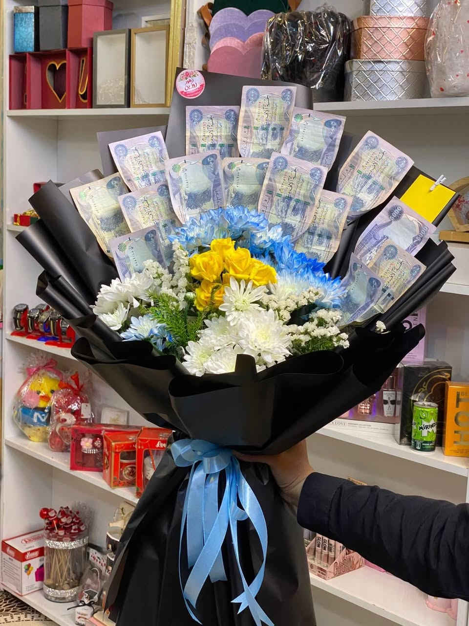 السلام عليكم
مسويلكم عروض ع بوكهات الورد الخطوبه حسب طلبكم سعر 20 الف بس
 يوجد خدمه توصيل ***********
