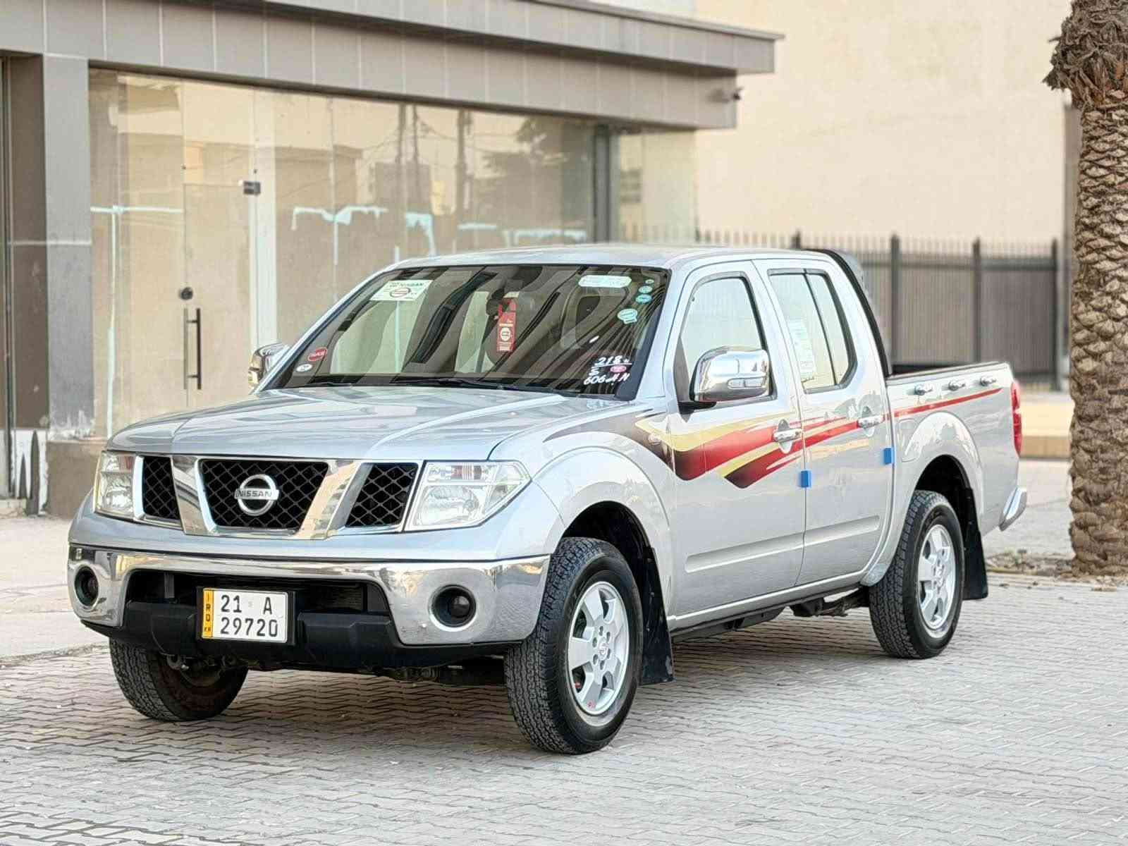 سلام و عليكم 
نافار موديل 2009  سعودي 

مصفات داخل احمر تبريت ثلج اربعه جامات كهربا  قفل مركزي  شاشه كاميره 

كير عادي كير محرك بشرط لا صرف لا صوت لا بخار 

سنويه جديد رقم دولي  دفتر بنزين موجود 

سياره بي بس بونيت صبخ باقي مكفول بدون دواخل 

سعره 76 بي مجال قليل 
*********** كركوك, العراق
