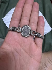 07817255824 سوار فضه مرصع زاركون بيه ايه الكرسي نقش وتساب 25غرام الوزن