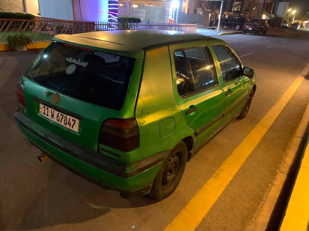 🚗 فولكسفاغن كولف موديل 1995 للبيع

🔹 محرك 1800 DOHC مرغوب
🔹 كير أوتوماتيك 4 نمر
🔹 مراوح كهربائية كورية، يعني انسى الحرارة 🌡️
🔹 راديتر جديد
🔹 ولف حرارة جديد
🔹 واتر بمب جديد
🔹 التبريد شغال، فقط ناقص غاز
🔹 صدر جديد
🔹 مشط ستيرن جديد
🔹 جامة أمامية جديدة
🔹 رقم بغداد دولي
🔹 هزّة وسنوية جديدة
🔹 السيارة جاهزة للاستخدام

📞 للجادين فقط *********** 
المكان بغداد حي العدل لمعرفة السعر ارسل تم
