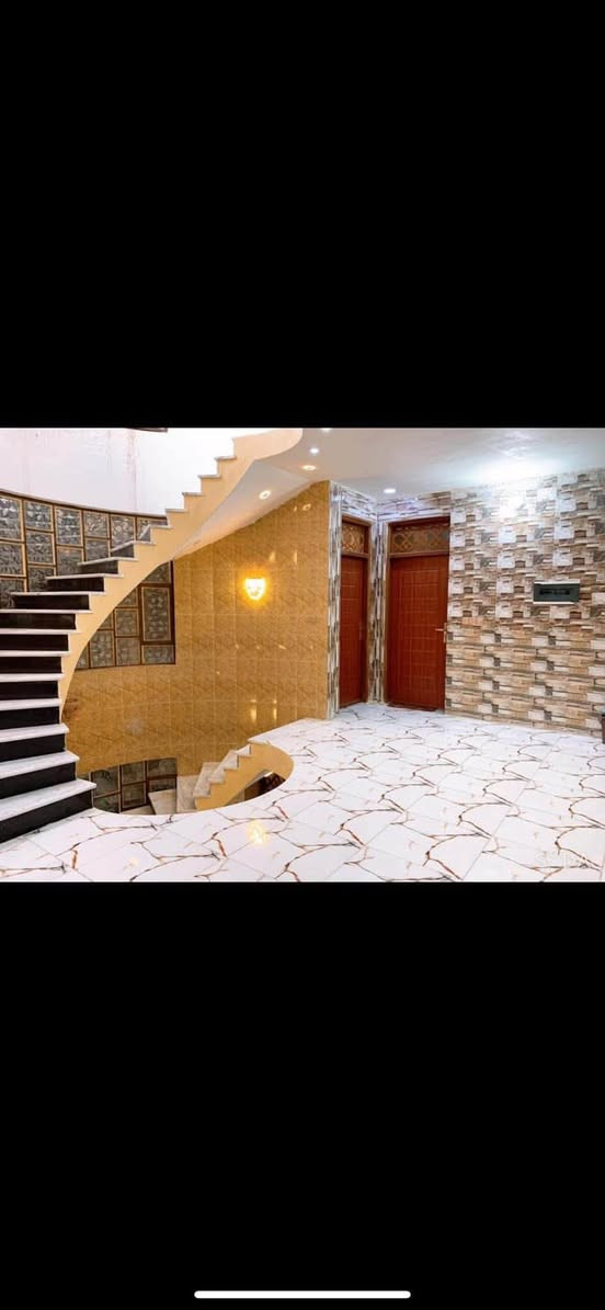 للبيع مساحه 150 متر زراعي
4 اربع غرف نوم استقبال جبيره صاله عدد 2
حمام عدد 3
البلديات فرع محطه وقود لبلديات خامس فرع 
المنطقه كامله كهرباء تبليط مجاري معروفه المنطقه المربع الذهبي قرب المجسر الجديد 
ا
للاستفسار 

‭***********‬
