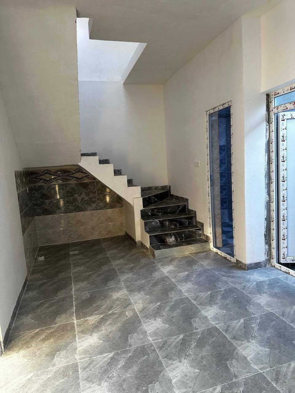🏡 للبيع بيتان جديدان – بناء حديث
يتوفر بيتان جديدان للبيع، مساحة كل بيت 125 متر مربع، بتصميم مرتب وبناء جديد.
🔹 تفاصيل كل بيت:المساحة: 125 م²
• غرفة نوم
• صالة استقبال
• هول
• مطبخ
• بناء جديد
📍 الموقع: [الحويجة - البگاره]
💰 سعرالبیت الواحد : 33 مليون 
📞 للأستفسار: ***********
