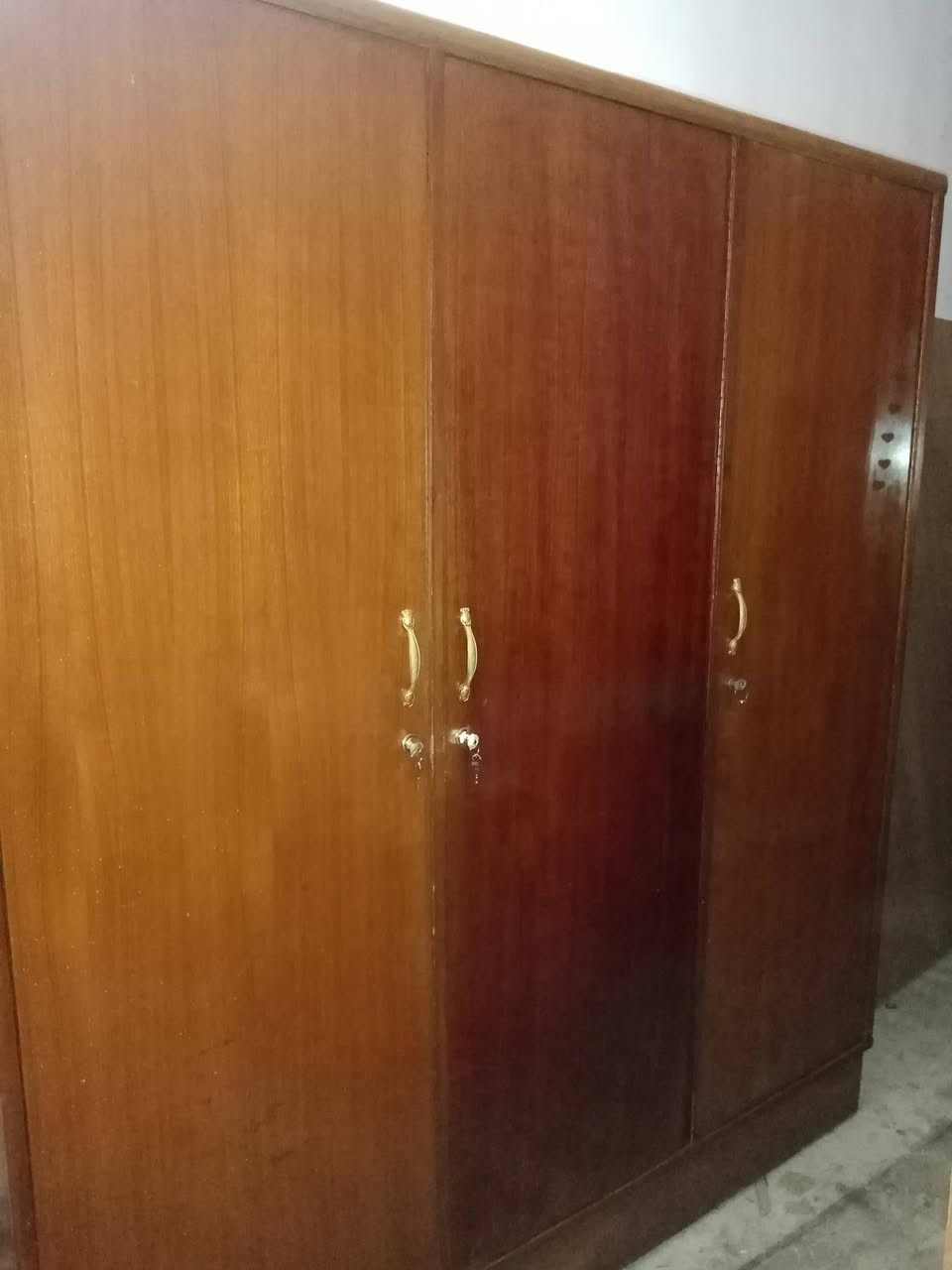 السلام عليكم. اخوان الي موصيني على كناتير توفرت كناتير حطاطه  داخل خارج صاج..
كنتور 6ابوا شغل ثكيل ظهر جرجوبه  داخل خارج صاج قاصه داخليه مخفيه مقطع جرارات وخانات.

كنتور 4بوب كل باب وحده داخل خارج صاج.مقطع رفوف وتعاليك

كنتور 3ابواب داخل خارج صاج مر ايه خارجيه

.كنتور 3 ابواب داخل خارج صاج جرارات داخليه.وتعاليك

كنتور بابين ملحق ارتفاع 216..

سرير نفر مع كومدي عدد 1.

معلمين.. ***********. 🌹
