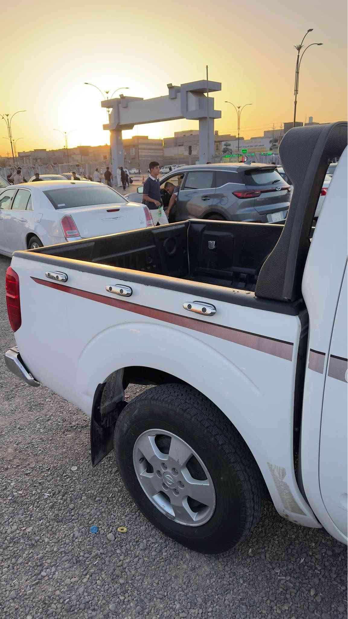 السلام عليكم نيفارا ١٤ سنويه منتهيه باسم كردي تحويل وكاله حاضر گير مكينه حداديه تخم تاير شرط  *********** السعر 100 وبيها مجال قليل البصرة, العراق
