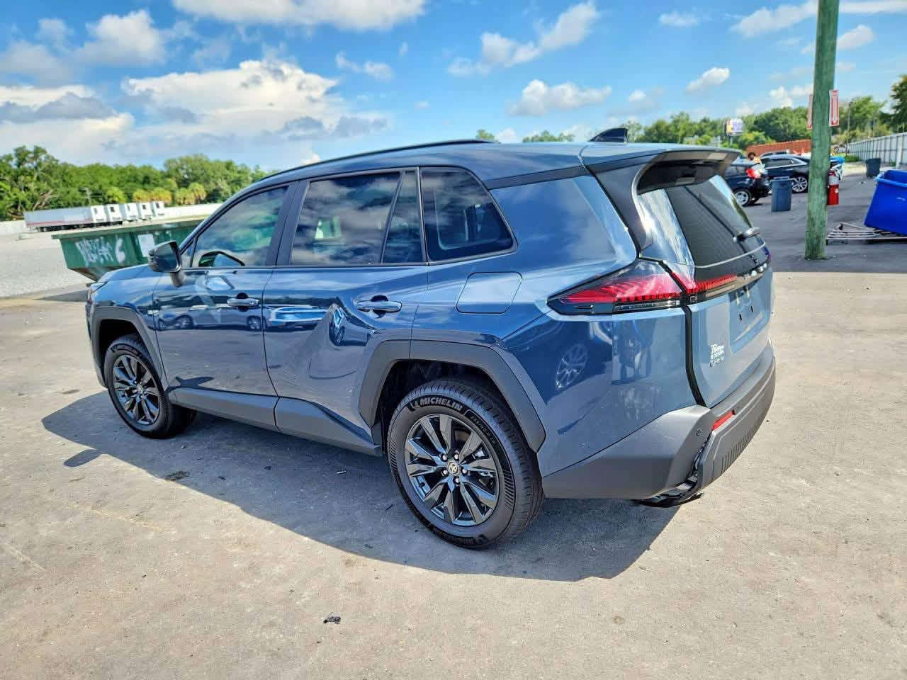 🚗 2026 TOYOTA RAV4 XLE PREMIUM
🛠️ الضرر: موضح في الصور
📏 عداد المسافه 200 مايل (فعلي)
📋 حالة السيارة: تشتغل (Run and Drive)
🔧 حجم المحرك: 2.5 – 4 سلندر (هايبرد)
🔍 رقم الشاصي: 2T36DRBVXTC007521

📍 موقع السياره : شهر ونص توصل الحره 
للستفسار الاتصال ***********
