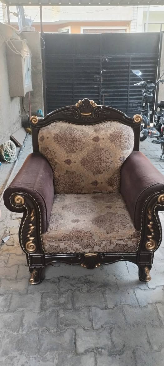 السلام عليكَم
طخم قنفات للبيع  بسعر ٣٥٠ الف
بغداد. الكرادة. قرب المسرح الوطني
***********

