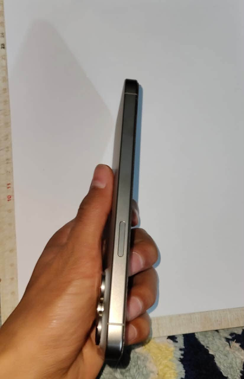 15 برو ماكس للبيع  
شرق اوسط خطين 
بطاريه 87 ما مفتوح و لا مبدل اي قطعه علئ الفحص 
كامل ملحقاته كارتونه و كيبل و السعر مليون و 50 و بيه مجال 
واتساب ***********
