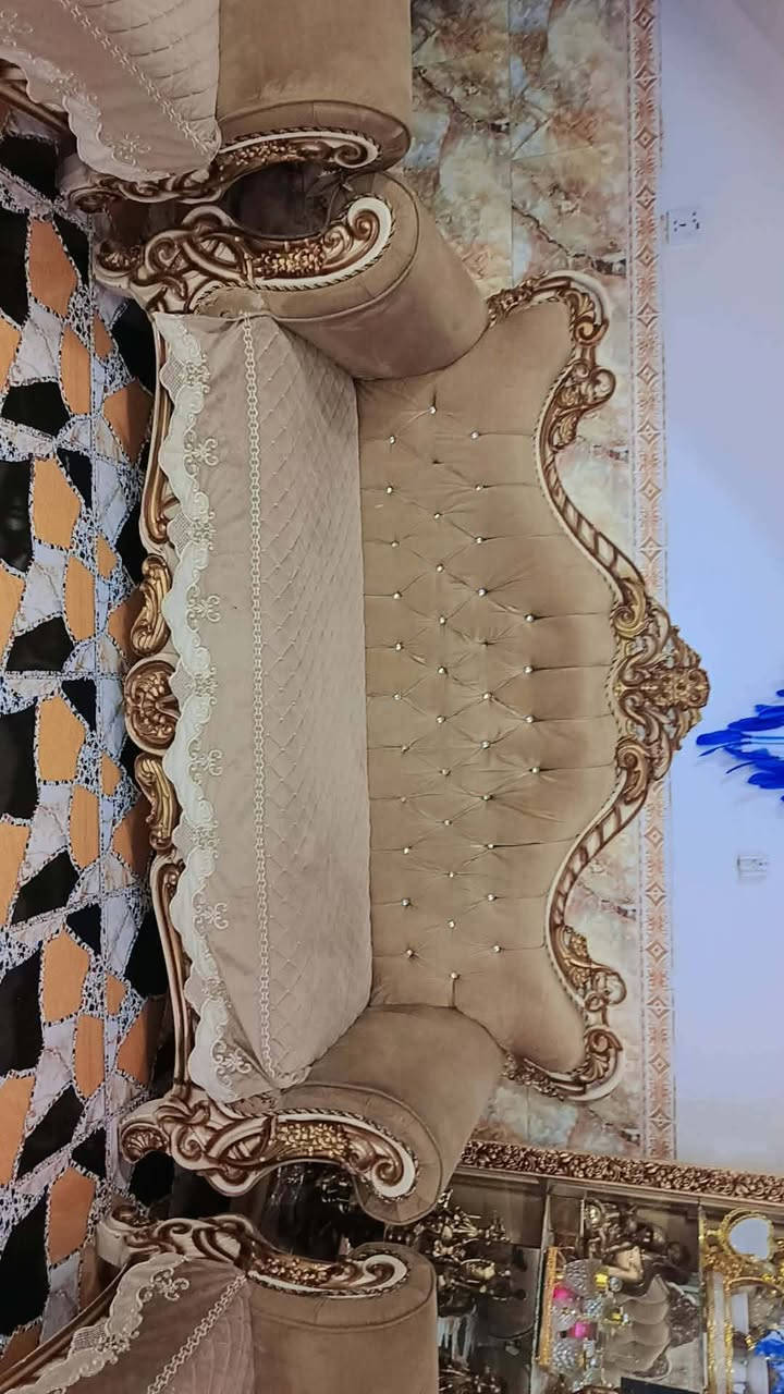 تخم للبيع ب٣٨٠كلش كلش جديد وبي مجال بسيط ***********
