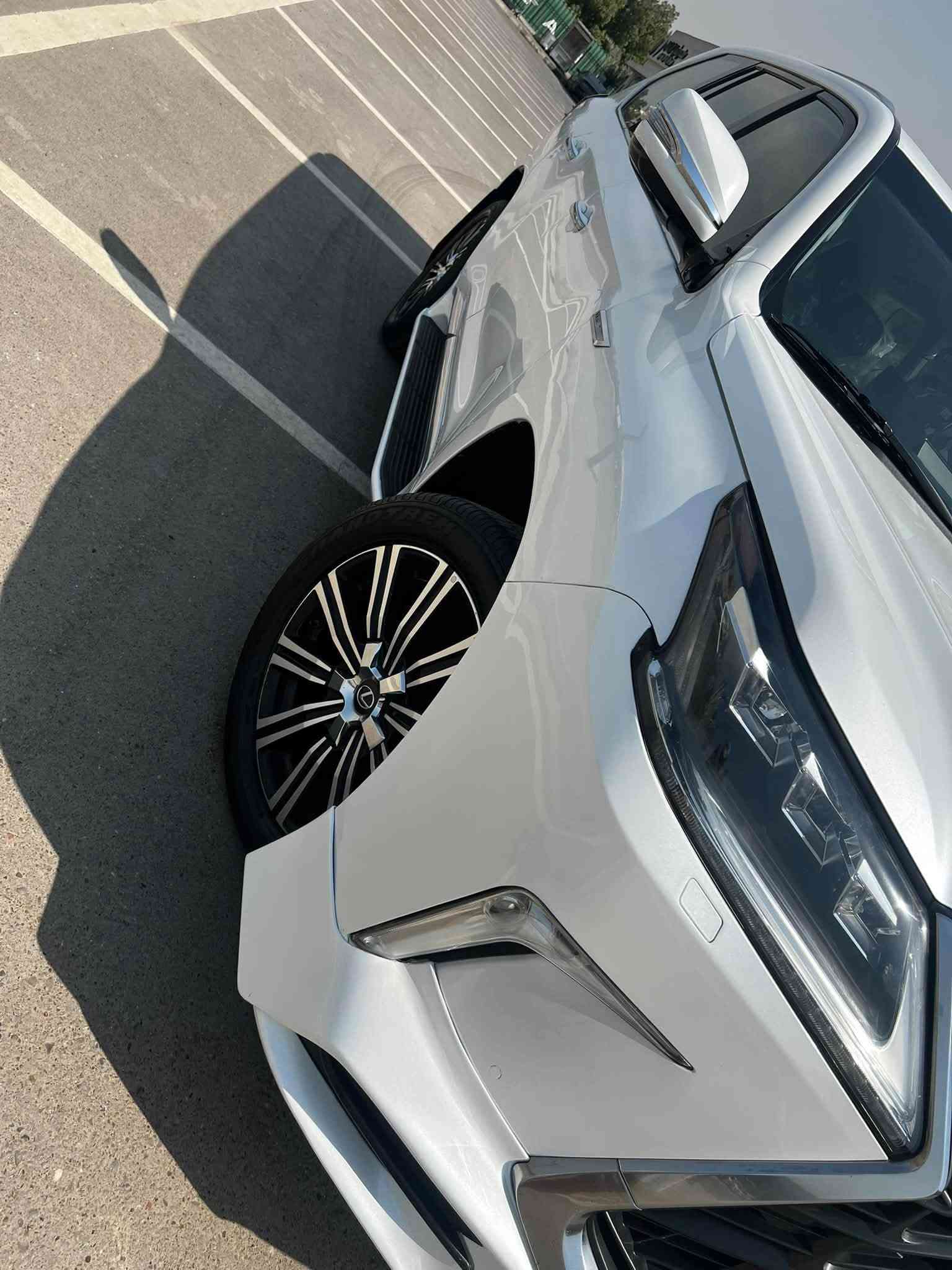 للبيع لگزز 2019 
إبريم السعر 53000$ الف دولار صبغ 3 قطع 
مواصفاتها معروفه عداد 111 الف كم بأسمي رقم بغداد الاتصال ع الرقم الموجود 
***********
