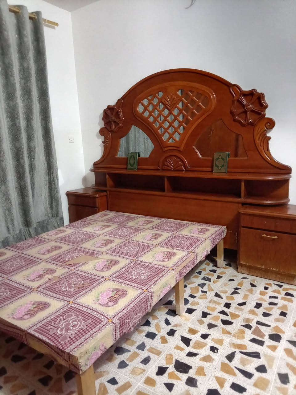 السلام عليكم
مكلف بالنشر  👉
 تخت مع ميز تواليت السعر  200 الف  👉
العنوان الموصل  رجم حديد نواب ضباط  
قرب المدرسة الكويتية  
***********
***********
