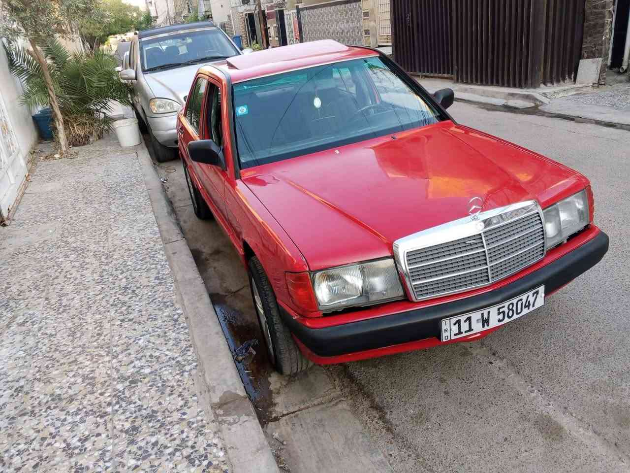 السلام عليكم مارسيدس 190 
موديل 1991
كير ومكينه بلاديات 
داخل مخمل 
صدر امامي نضيف
صدر خلفي نضيف
السعر 45 وبيا مجال للشراي 
*********** ابو أسد
