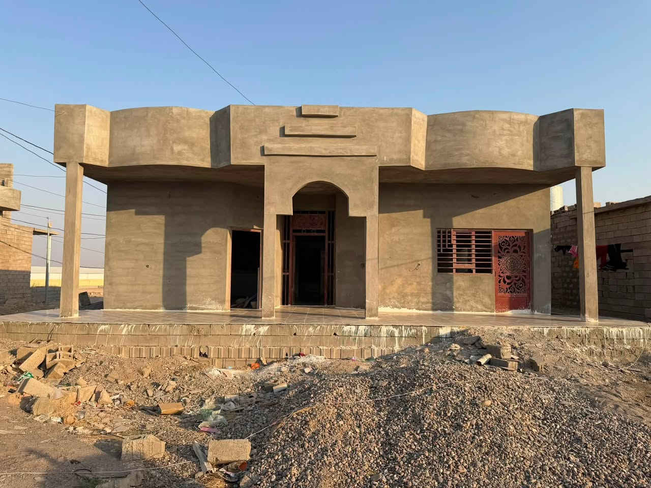 بيت للبيع قضاء العلم روتانا يحتاج لبخ داخلي مع تشطيب مساحة الأرض 375 ومساحة البناء 180 ربعه وصاله وغرفتين ومطبخ وصحيات خارجيه السعر 38 مع مجال قليل مكتب ثائر الحديد للعقار ***********
