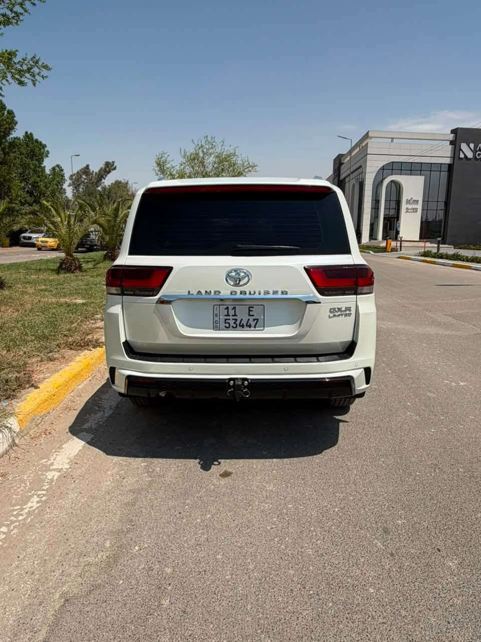 لاندكروزز جديدة كولش🎌
2024 بريم
 اصل فول مواصفات واحد عل واحد ماشيه11 الف شرط زيرو كفاله عام من الرصعه 
رقم بغداد بسمي شخصيا
مغلفة ppf بلكامل ضمان اصلي 
 السعر 685 ورقة فقط
 السياره أخت الزيرو
 مكانها بغداد 
للاستفسار:***********

