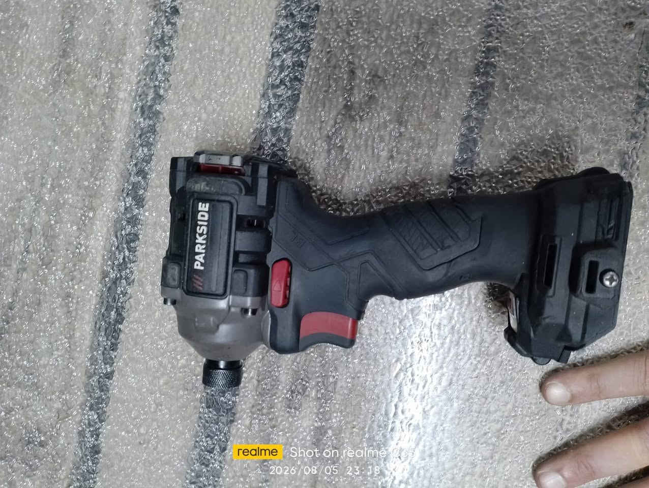 سلام عليكم كوسره حجم 230 سعر 40الف خباط ماده شحن 20الف بدون شاحنه بدون بطاريه انباكت 35الف موجود بطاريات اربعه انبير و2,انبير توصيل 5تالف متواجد وات ساب ***********
