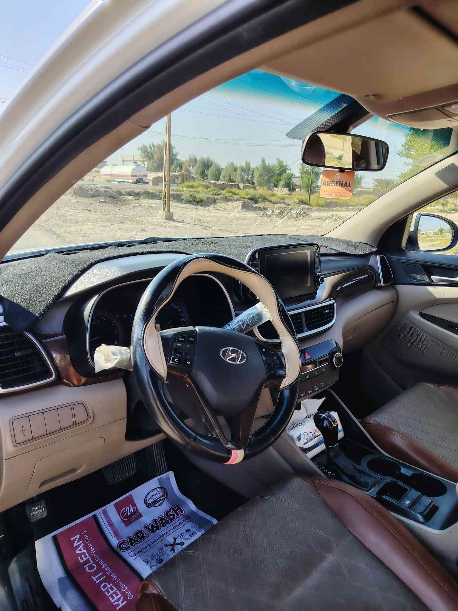 هونداي توسان 2020خليجي
رقم بغداد انكليزي سنويه ل 2030  تحويل مباشر 

عداد المسافه 95 الف الف حقيقي شرط الفحص 
المواصفات 🔰
بصمه ابواب وتشغيل 
سقف بونراما 
محرك 2.0 دوش 
لايت 5 عدسات
تحكمات ستيرن 
كشنات جلد لونين 
شاشه 
كامره خلفيه 
حساسات امامي خلفي 
حاجب لد 
مري شفط +اناره
درايف مود اوضاع قياده /نورمال / سبورت / ايكو 
تبريد قطعتين 
كشنات الاماميه كهرباء 
مخارج USB AUX
شحن
وبعد بيها مواصفات 
السياره نظيفه  بمعنى الكلمه جاهزه من كلشي 

 📍 مكان السياره بغداد 

***********

السعر 210 وبيها مجال بسيط حك الجيه
