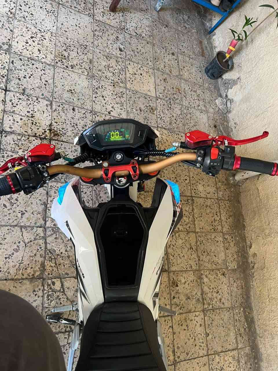 سلام عليكم دراجه شحن رياضي بطاريات ليثيوم خير من الله 3سرع +بك الدراجه خير من الله بيها كسر بالكفر الي يم الاشاير بس للاستفسار السعر 850وبيها مجال ***********
