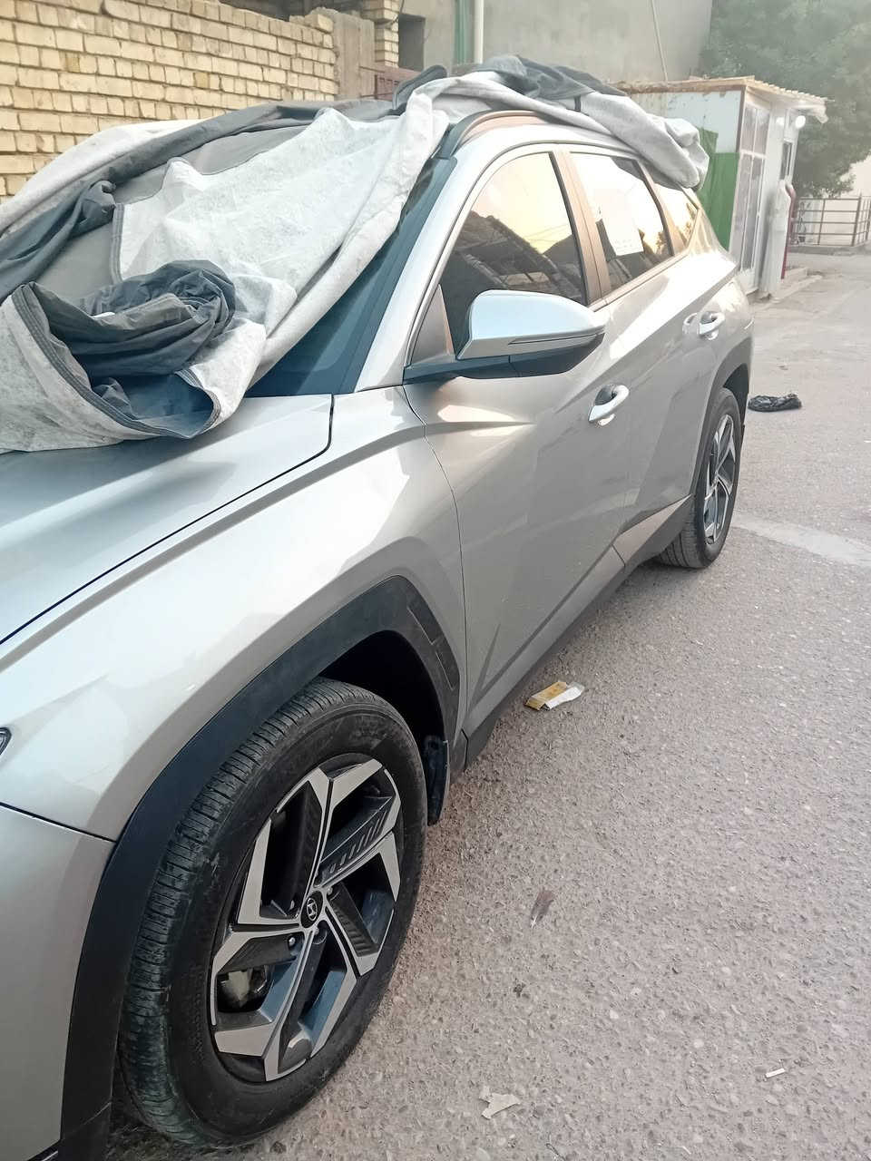 سلام عليكم ورحمة توسان وارد أمريكي لون سلفر حادث موضح بل صوره بدون ايرباك مواصفات فتحه تشغيل عن بعد داخل جلد كشنات تتفىءه فتحت سقف وقوف ذاتي موديل 23 ماشيه أربعين وقابله للزياده السعر 190$ وبيهه مجال حك الجيه اي استفسار التصال عل الرقم   ***********
