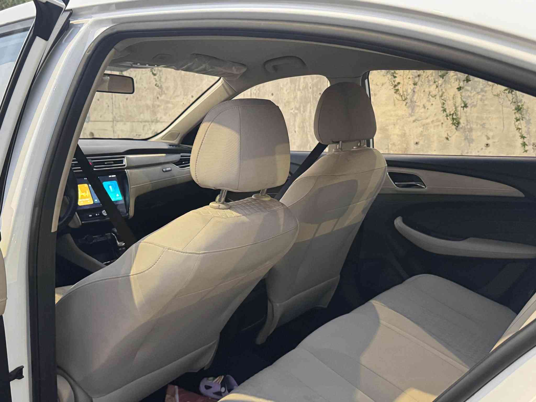 ✨ MG 5 STANDARD PLUS 2024 ✨

🚘 ئێم جی فایڤ ستاندارد پڵاس ٢٠٢٤ — زەمانی شەریکە

ماشاءالله،نموونەی هەیکەل و جوانییە،
هەموو سێرڤسەکانی لەلایەن شەریکەوە ئەنجامدراوە، وردەی نییە و  زۆر جوان و پاک ڕاگیراوە.

🔹 مواسەفاتی Standard Plus:
• شاشە
• کامێرا
• حاسەی دواوە
• دەبڵ گێڕ (عادی و ئۆتۆماتیک)
• گێڕی قورس
• IOS CarPlay
• Android CarPlay
• و زۆر مواسەفاتی تر…..
• کامل سێرڤس کراوە
• ڕۆنی مەکینە تازەیە
• چوار تایەی تازەی لە ژێرایە
• گێڕ و مەکینە، تەبرید و کارەبایات بە شەرت

📍 ڕەقەم: سلێمانیە
   تەحویل غرامە بە شەرت

📞 بۆ زانیاری زیاتر و بینینی سەیارەکە:
***********
***********
