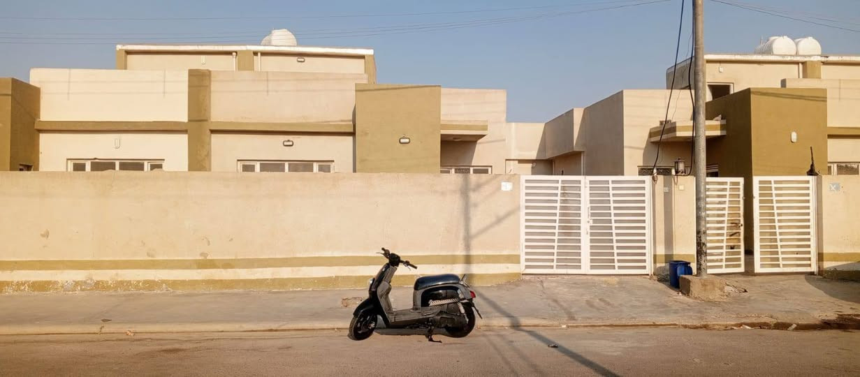 دار للبيع بالاقساط
السلام عليكم دار للبيع في مجمع ميسان السكني 

مساحة الدار 200متر

مساحة البناء 145 متر 

بناء حديث 2024

الموقع مجمع ميسان السكني في شارع البوابة ثالث بيت عن الركن يعني ببداية المجمع 

القسط الشهري 548 الف دينار 

لمدة 20 سنه

مدفوع منه تقريباً 3 سنوات تدفعهن و تدفع و المقدمه 10 مليون 
المبلغ الكلي المدفوع 29.5 مليون وبيهن مجال 

تشتري البيت يتحول التسديد بأسمك و يتحول الطابو بأسمك

للأستفسار الاتصال برقم صاحب الدار ***********

