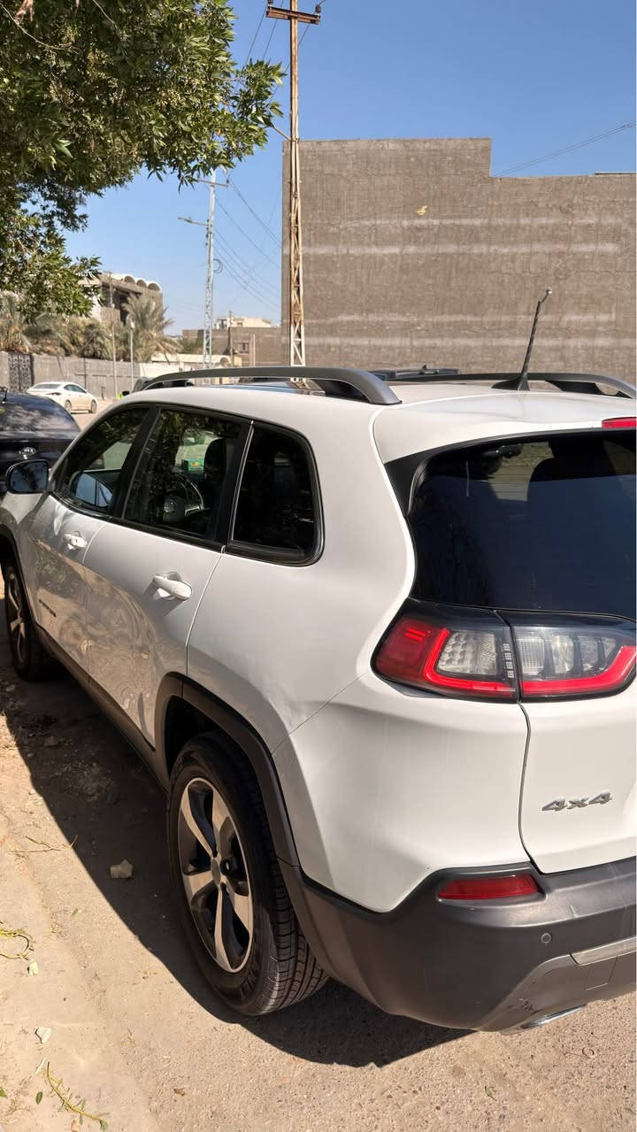 شيروكي ليمتد • فور ويل • محرك ٢٠٠٠ تيربو