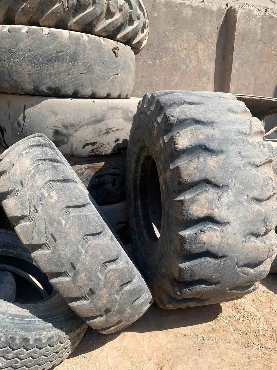 اطارات شفلات البصره الجزيره للاستفسار ***********
قياسات مختلفه 
٢٣،٥ /٢٥
٢٠،٥ /٢٥ 
١٤٠٠/٢٤
١٧،٥/٢٥
