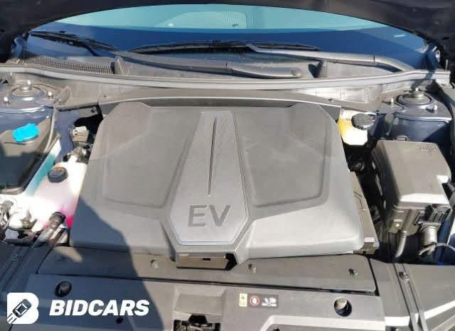 للبيع | Kia EV6 2024 ⚡️🔥
▪️ الموديل: 2024
▪️ كهربائية بالكامل ⚡️
▪️ دبل ماطور AWD
▪️ المدى: يصل إلى 600 كم 🔋
▪️ البطارية: 77.4 kWh
▪️ القوة: 320 حصان
▪️ العزم: 605 نيوتن متر

⭐️ المواصفات:

▪️ فول أوبشن
▪️ كشنات جلد أبيض
▪️ كشنات كهربائية
▪️ تدفئة وتبريد الكشنات ❄️🔥
▪️ ذاكرة كشن السائق
▪️ Head-Up Display (داته شو)
▪️ كاميرات 360 درجة
▪️ حساسات أمامية وخلفية
▪️ شاشة وسطية + شاشة عدادات رقمية
▪️ Apple CarPlay / Android Auto
▪️ شحن لاسلكي للموبايل
▪️ نظام صوت Meridian 🔊
▪️ دركسون مدفأ
▪️ مثبت سرعة متكيف
▪️ Blind Spot
▪️ دخول وتشغيل بدون مفتاح
▪️ إضاءة LED
▪️ مرايا كهربائية

📍 مرقمة أربيل
⚡️ سيارة كهربائية فخمة، دبل ماطور، فول مواصفات
📞 الاستفار ***********
كلين ايرباك سليم حادثها راس البونيد شبر فقط صور الحادث مرفوعه بالمنشور ماشيه 800 الف
السعر 195 مجال

نص مكتوب في الصور:
- BIDCARS
