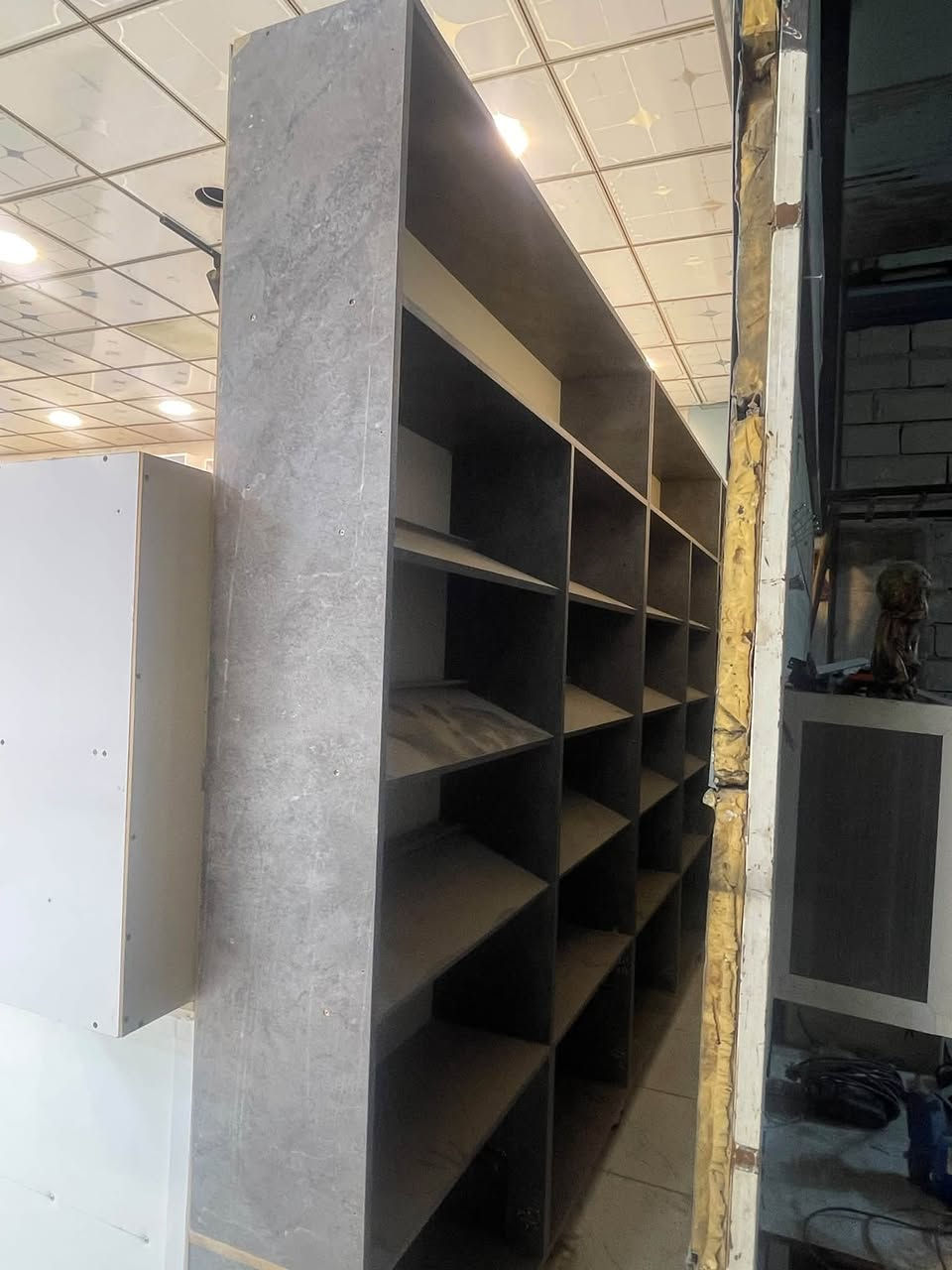 متاح ام دي اف ثقيل رفوف عرض محل 7 قطع القطعه 3م طول عرض175 مكان نجف للحجز واتساب***********

نص مكتوب في الصور:
- للبيع رفوف امدي درجة أولى مقاس كل رف: 4 متر طول × 3 متر عرض مصنوعة من مادة امدي (MDF) درجة أولى قوية ومتينة مناسبة لجميع أنواع المحلات تصميم عصري وأنيق صورة من داخل المحل فرصة مميزة لأصحاب المشاريع والمحلات التجارية تفاصيل التشطيب مثالية للعرض شكل جذاب متانة وطول عمر جودة عالية مكان التواجد النجف الأشرف *********** للاستفسار والحجز
