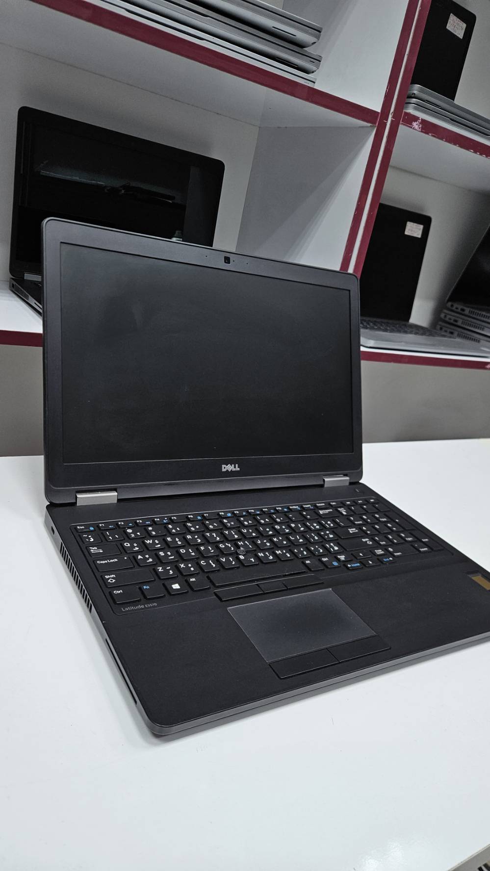Dell Latitude 5490 • i5 الجيل الثامن • NVIDIA MX130 2GB