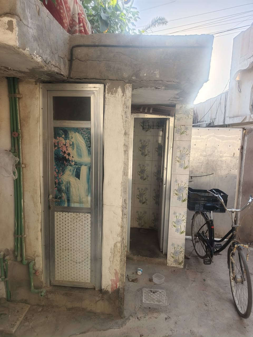 بيت البيع طابو زراعي سند 25 المساحة 112 الرضيه كاشي المطبخ سيراميك السكف بي غرفه 6*5 صاله6*5 مطبخ 3*3 يتقبل 6*5 صيحات خارجيه المكان الهاشمية قريب دفاع مدني مال الهاشمية 300متر عن شارع العام حمزه قاسم *********** مي اساله كهرباء مولد ذهبي قريب على سوق الهاشميه سعر 44 وبي مجال يبقن عليهه شي قليل عادي
