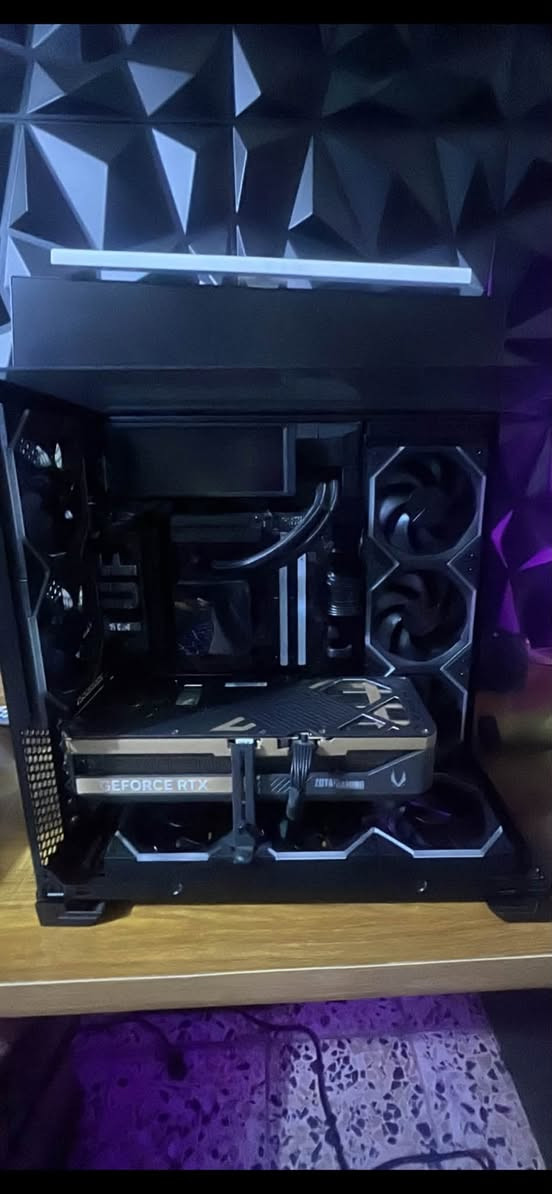السلام عليكم 
تجميعة للبيع
كرت الشاشه: RTX5080 ZOTAC SOLID
المعالج: CPU AMD Ryzen 7 9800X3D Tray
 المذربورد: ASUS TUF Gaming X870-PLUS WIFI
 الرامات: XPG Lancer DDR5 32GB (16GB x 2) 6400MHz CL32
 المبرد المائي: Thermalright Frozen Warframe 360 LCD (TROFEO VISTION)
 الكيس: Lian Li O11D Vision Compact (Black)
 مجهز الطاقة (باور سبلاي): MSI MAG A1000GL PCIe5 1000W
 التخزين: WD_BLACK 2TB NVMe PCIe Gen 4 (7250)
 المراوح: Asiahorse Nyota Case Fans (Black/White - Reverse/Normal) x 3
السعر 4,000,000  فقطططط كيس📍📍📍

كراتين القطع كلها موجوده ومهجزة من مكتب كالكسي بشهر ال10 الفات 

ملحقات وياها شاشة g9 oled 240hz
Ups online 
Mouse logitech superlight 2
Keyboard gravastar mercury 
سماعه huperx cloud 3 s 
ميز تفصال 180x60 
وبعد اكو هواي ملحقات اضافيه
مكاني بغداد المشتل توصيل ماعندي وقطع ما ابيع📍📍
***********
