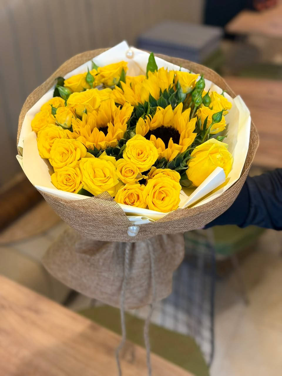 من بقلاوة ذوقهه حلو تختار هيج بوكيه لـ بقلاوتهه 🌼🌻

السعر : اكتب تعليق يجيك للخاص 🏷️💵

هاي پنك للورود الطبيعيه و الهدايا 
Hi Pink Flowers 🥇♥️ 

يرجى حجز مسبق لضمان جوده اكبر في التنسيق 🙏⚜️🥇
  

طريقه الدفع ( كاش ، ماستر كارد ، رصيد ) 
توصيل الي جميع المناطق في خانقين 
و خارج خانقين الى ( جلولاء ، سعديه ، كلار ، سليمانيه ، بغداد و اربيل ) ♥️

الموقع : خانقين شارع الكورنيش قرب مجمع الشكرجي - و مجمع الصالحي و مطعم اوكسجين ( eat & go ) 🌟
رقم التواصل *********** 

#خانقين #خانقين_بومه_نزرد♥️
